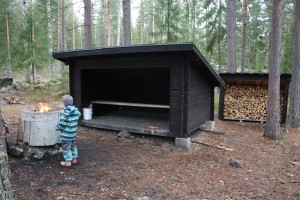 Grillning vid vindskydded på Granberg